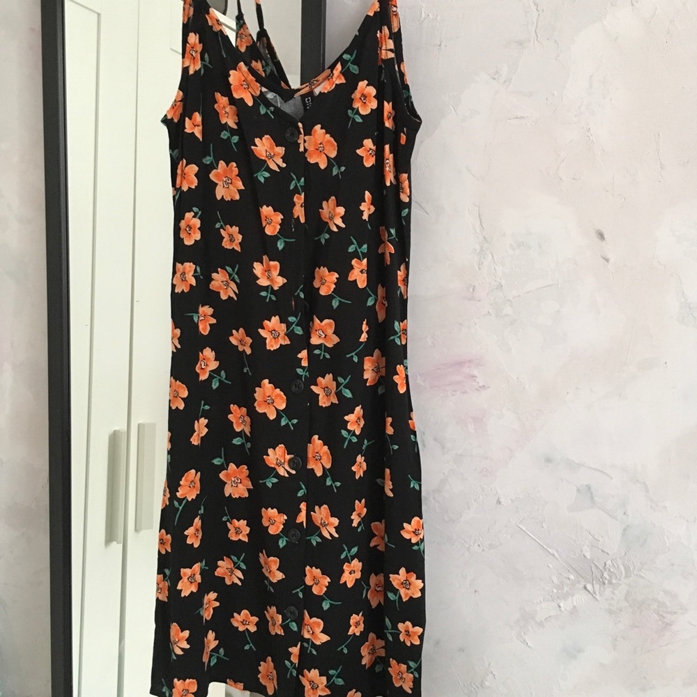 New Sleeveless Patterned Dress